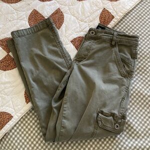 Kuhl Olive Cargo Low Rise Cropped Ankle Pants